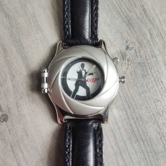 1997 Limited Edition James Bond 007 Fossil Watch - Picture 2 of 3